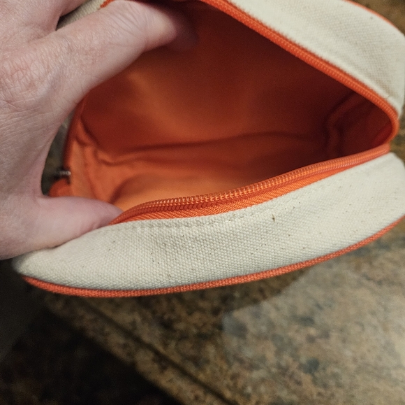 Toiletries bag - Picture 2 of 3